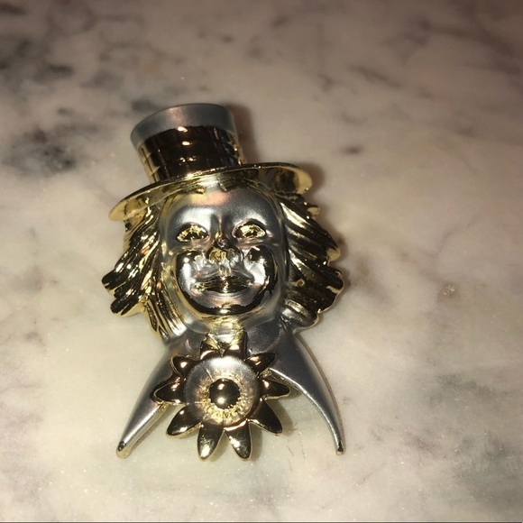 VTG Gold & Silver Tone Circus Clown Brooch w Flower EUC approx 2.5” x 1.6” - Picture 4 of 7